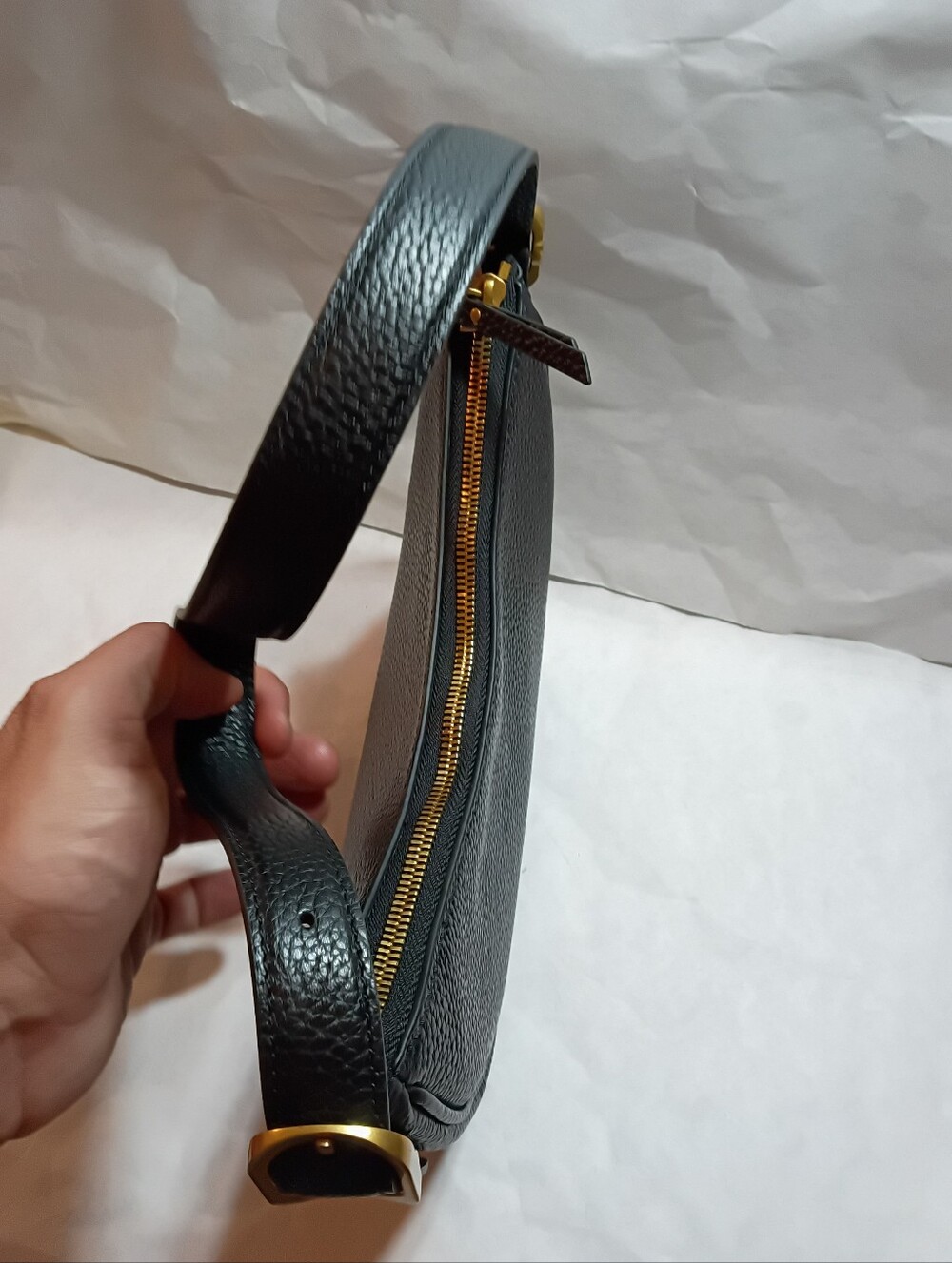 Quince Black Crescent Leather Shoulder Bag - Picture 11 of 15